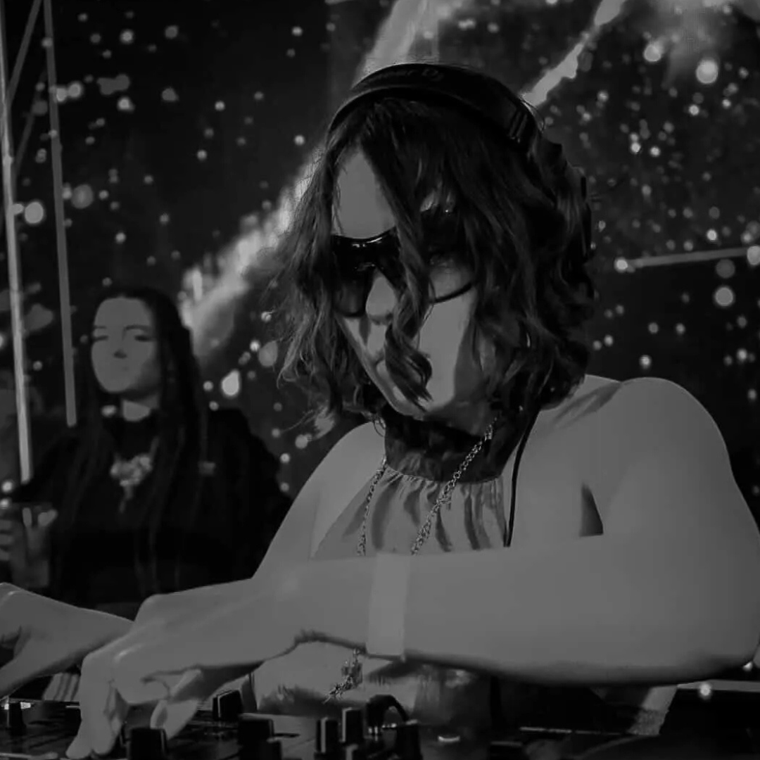 DJ