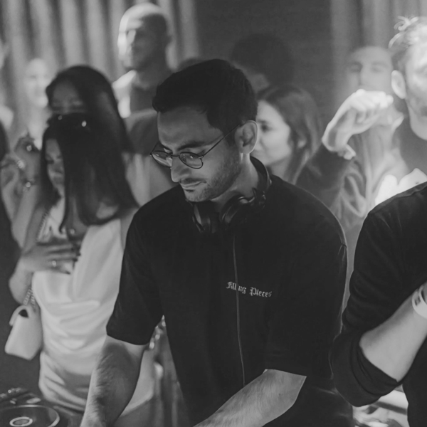 DJ